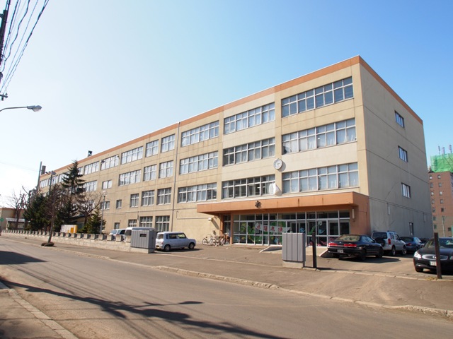 Junior high school. 363m to Sapporo Municipal Sakaeminami junior high school (junior high school)