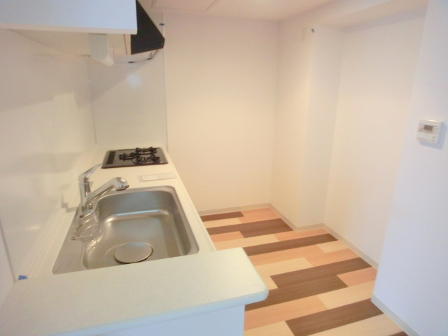 Kitchen. 406, Room type