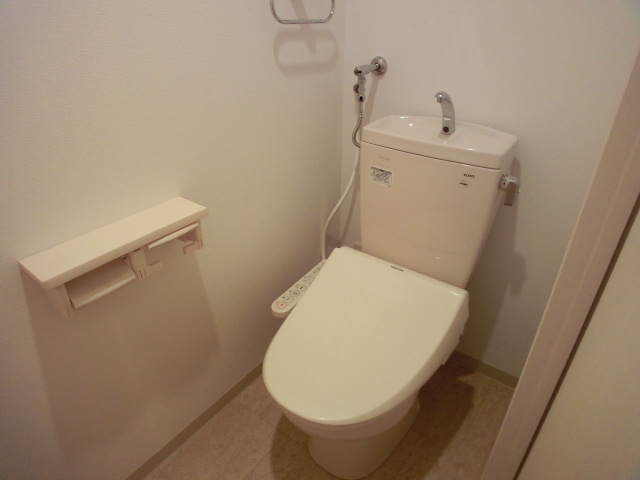 Toilet. 406, Room type