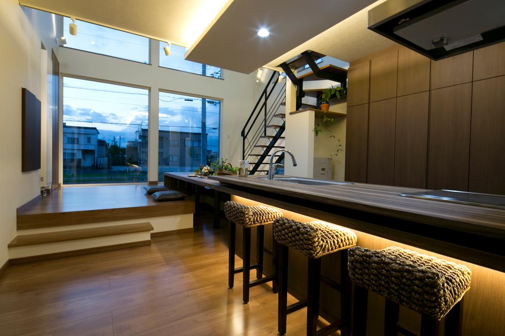 Kitchen. 5m beyond DK counter