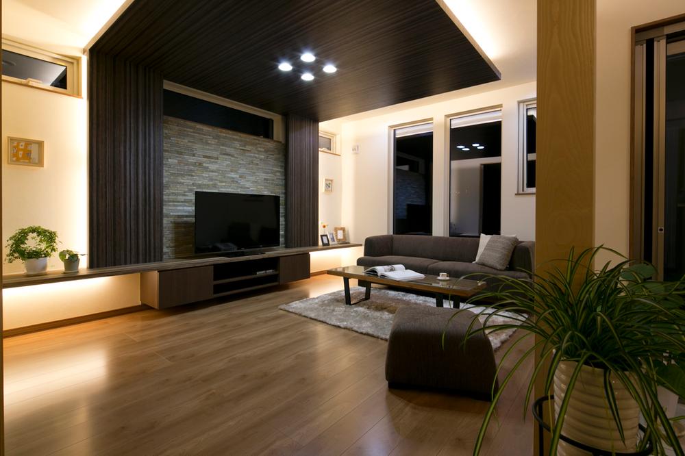 Living. Please enter the image caption. (100 characters)