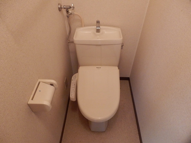 Toilet. Bidet with toilet ^^