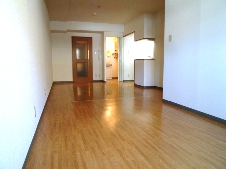 Living and room. It is conveniently located a 1-minute walk from the starting station of the subway Toho line "Sakae Station"! ! 