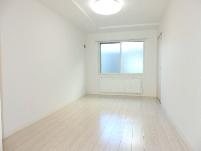 Other room space. It is a popular all-Western-style type of room