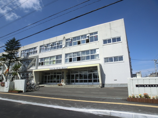 Primary school. 407m to Sapporo Municipal Mingyuan elementary school (elementary school)