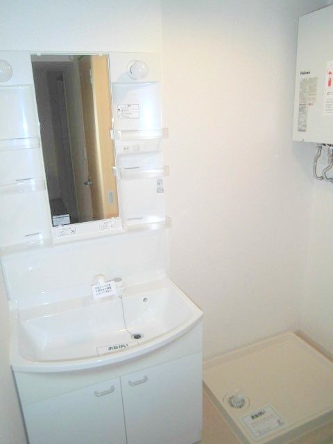 Washroom. Shampoo dresser equipped