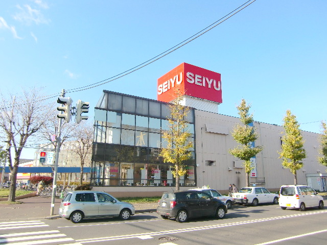 Supermarket. Seiyu Motomachi north twenty 850m to Article 14 store (Super)