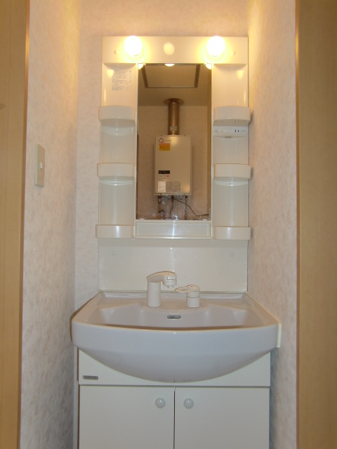 Washroom. Shampoo dresser equipped