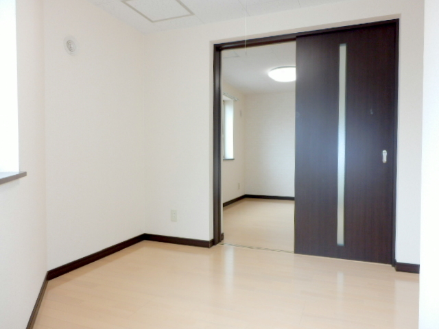 Other room space. It is a popular all-Western-style type of room