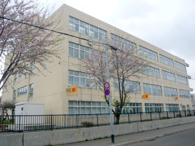 Primary school. 430m to Sapporo Municipal Sakaemachi elementary school (elementary school)