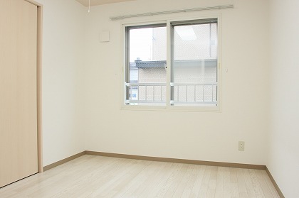 Other room space. South-facing Western-style