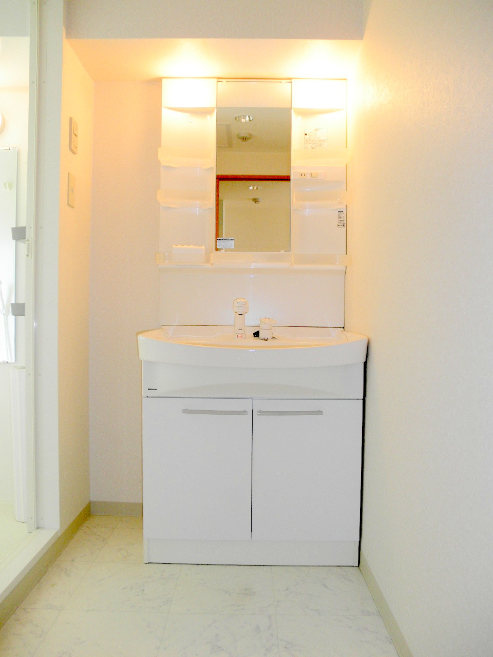 Washroom. Shampoo dresser equipped