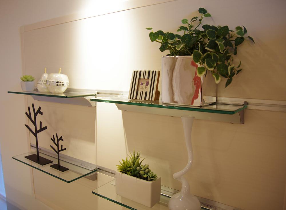 Non-living room. Decoration cute glass shelf of living (Dtype)