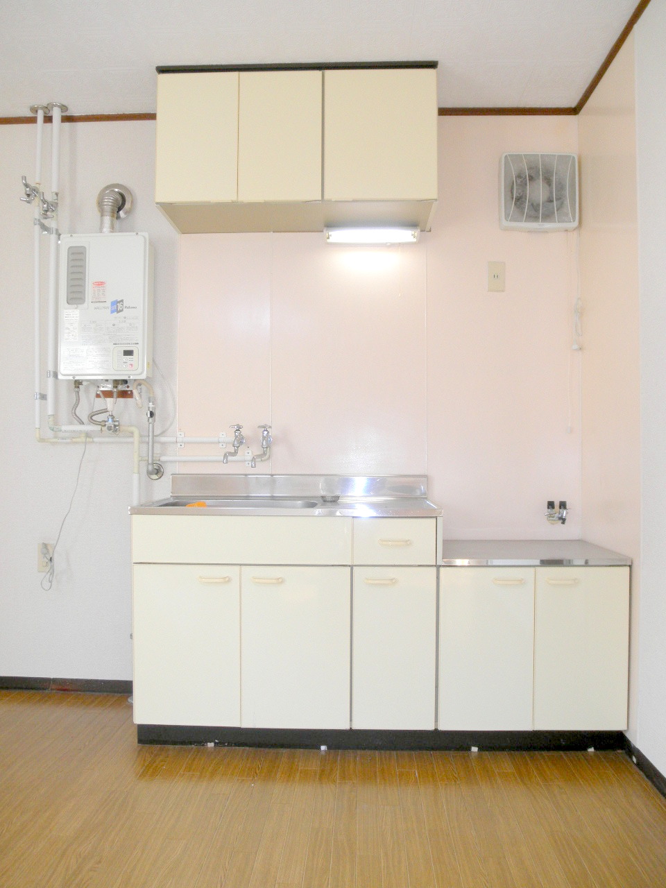 Kitchen. It is beautifully cleaning being completed