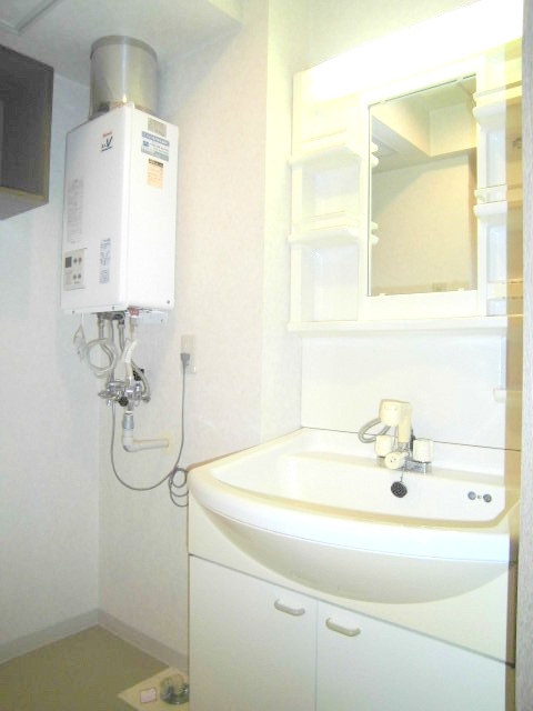 Washroom. Shampoo dresser equipped