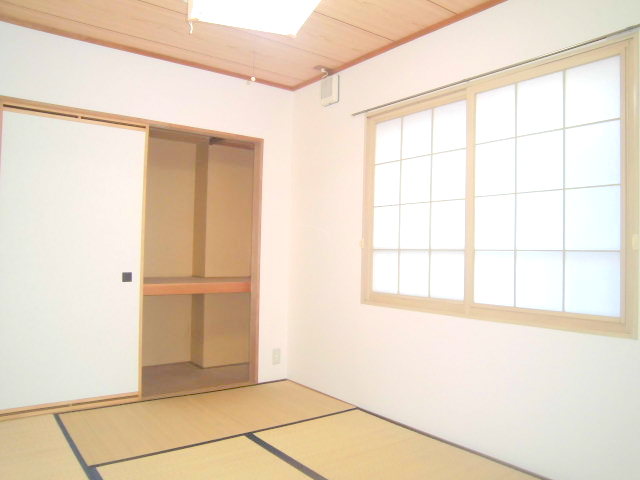 Other room space. Bright Japanese-style calm