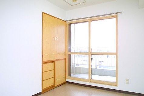 Other room space. It is a popular all-Western-style type of room