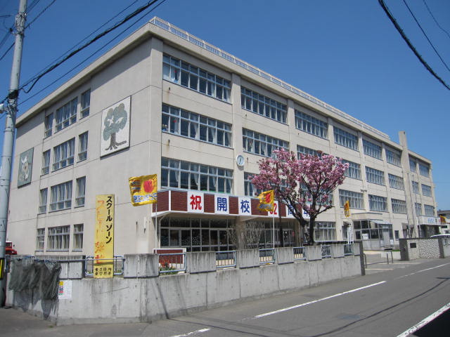 Primary school. 450m to Sapporo Municipal Kitazono elementary school (elementary school)