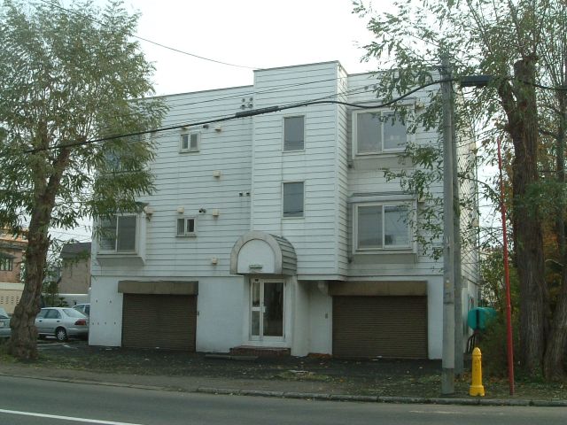 Building appearance. There is a separate garage. 