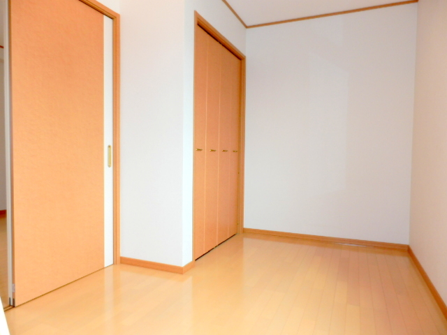 Other room space. It is a popular all-Western-style type of room