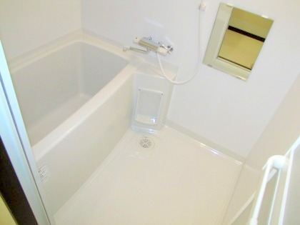 Bath. Spacious type of bath