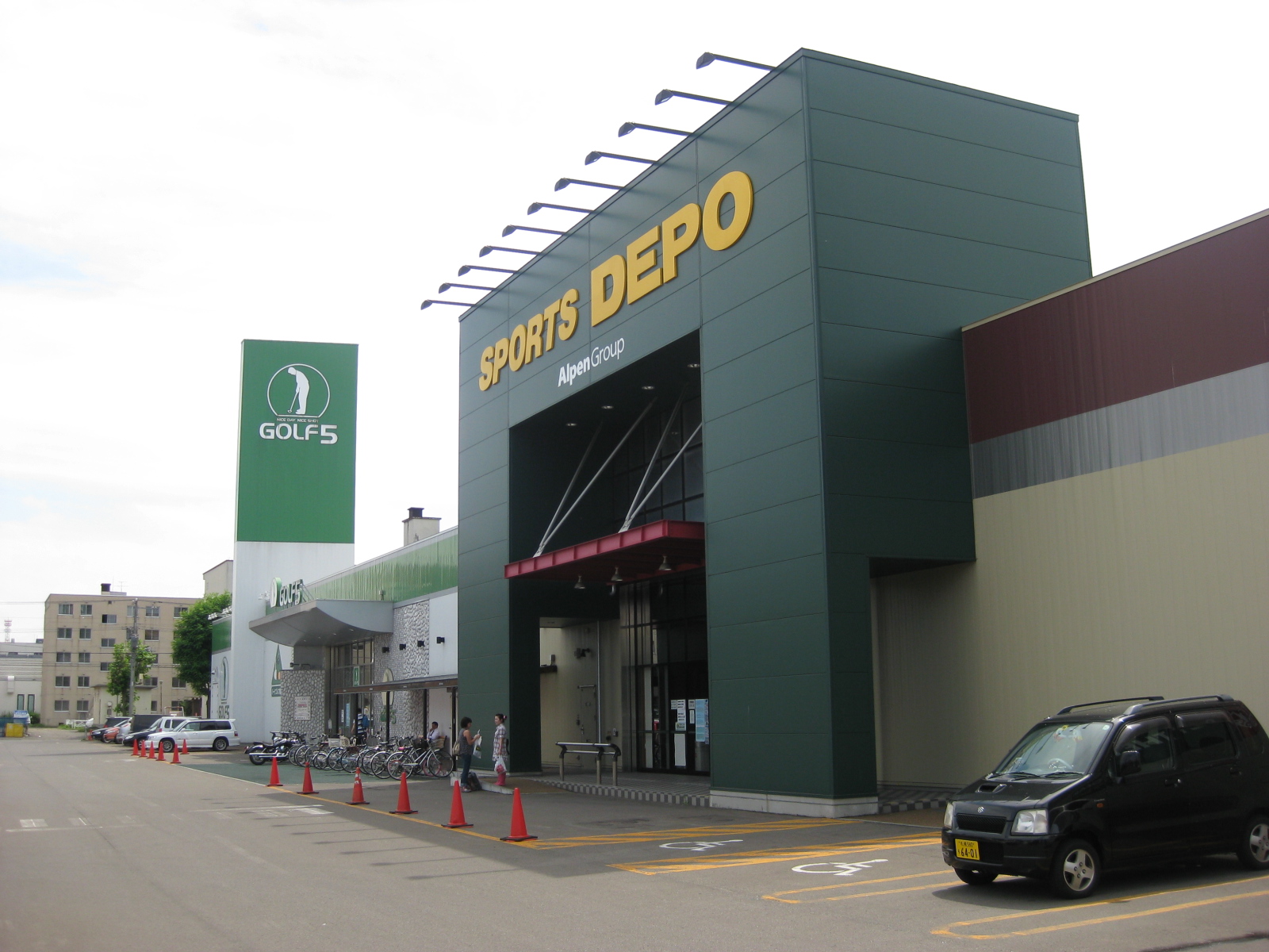Shopping centre. Sport 430m until the depot (shopping center)