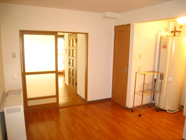 Living and room. Comfortable and spacious living \ (^ o ^) / 