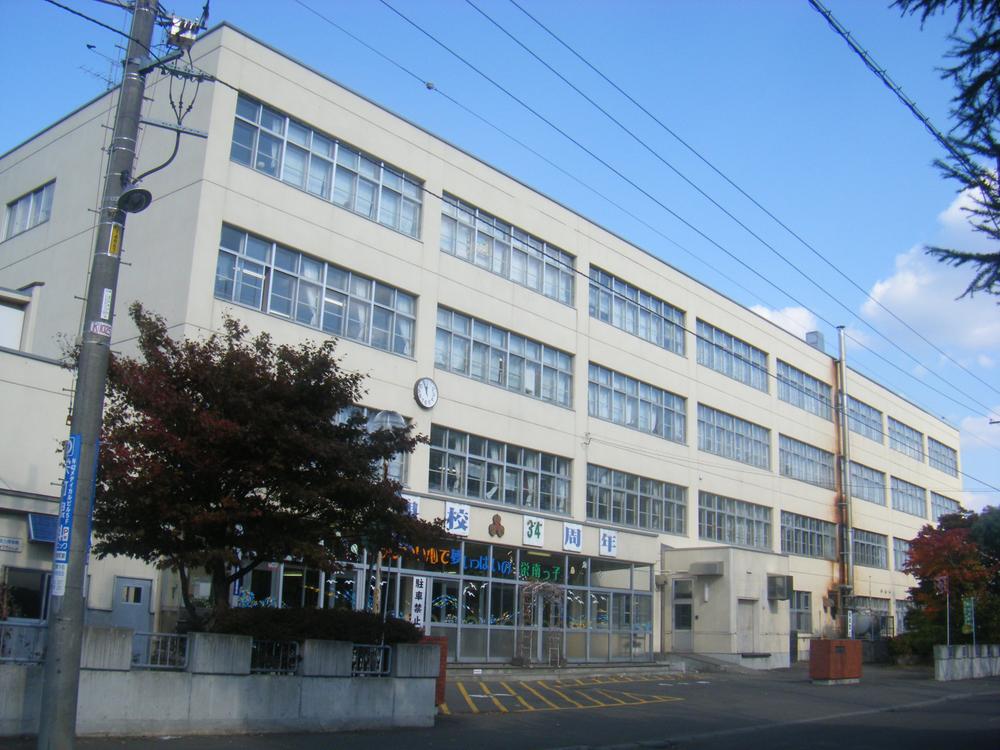 Primary school. 250m to Sapporo Municipal Sakaeminami Elementary School