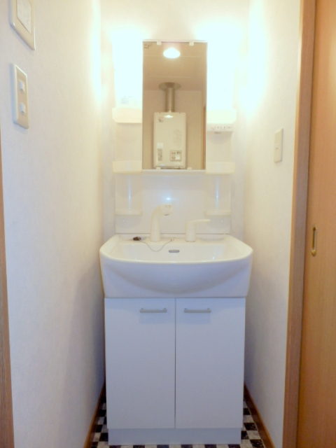 Washroom. Shampoo dresser equipped