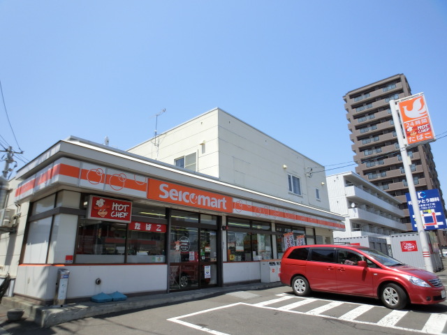 Convenience store. Seicomart and 112m to stain store (convenience store)