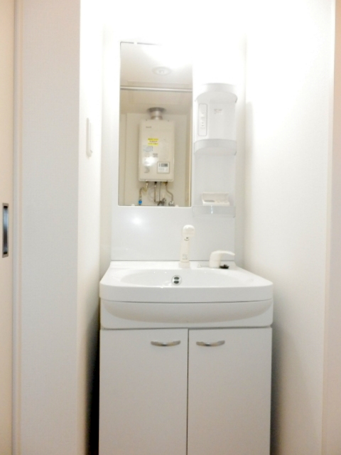 Washroom. Shampoo dresser equipped