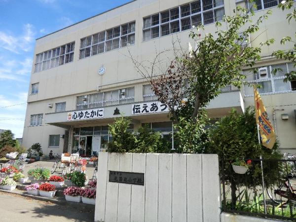 Primary school. 975m to Sapporo Tatefuda Naekita elementary school (elementary school)