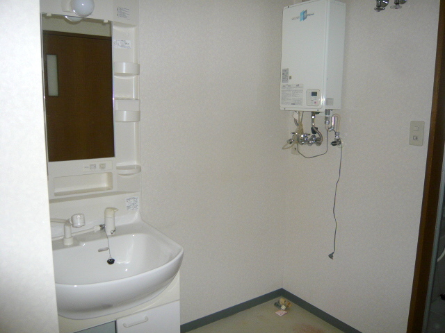 Washroom. 102, Room photo