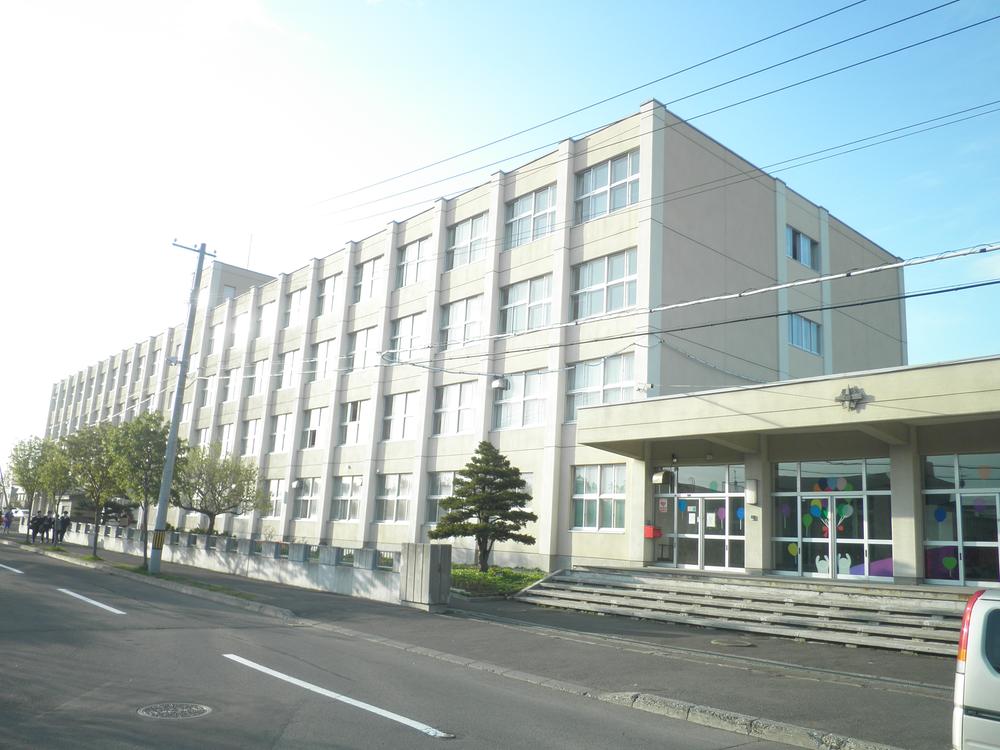 Junior high school. 1324m to Sapporo Municipal Pacific Junior High School