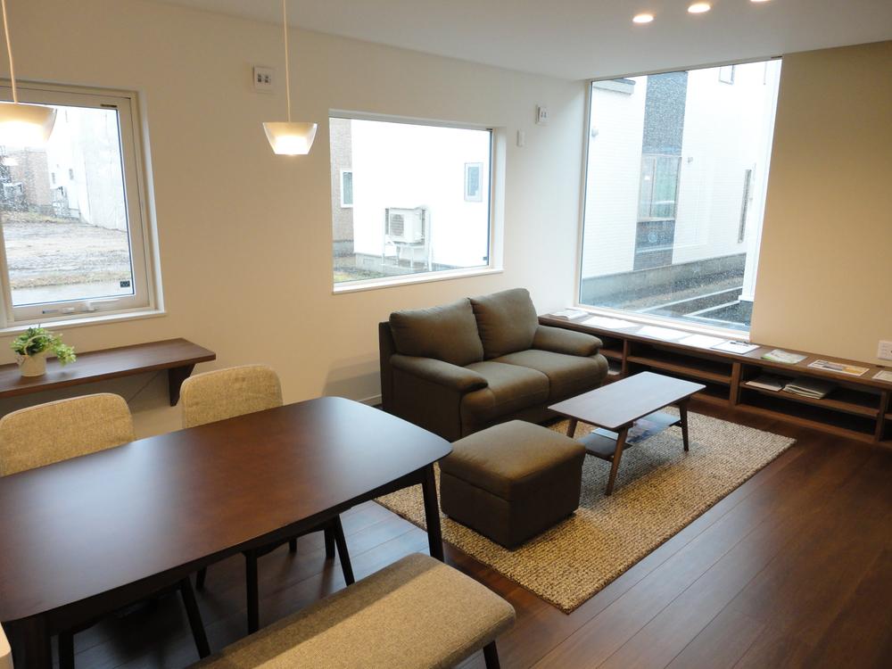 Living. Day is good with a large window of NEWS local living introspection size.