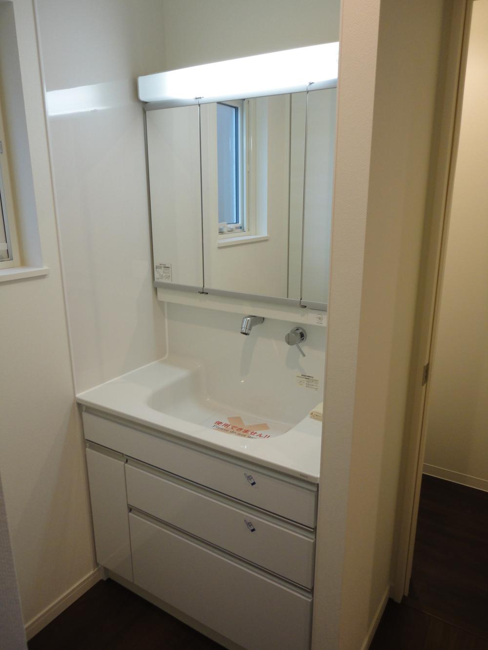 Wash basin, toilet. Wash basin of storage space large capacity.