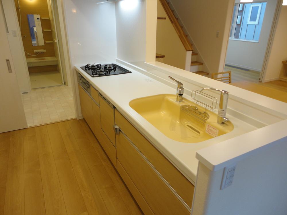 Kitchen. Colony local kitchen. Hue is also unified clean kitchen.