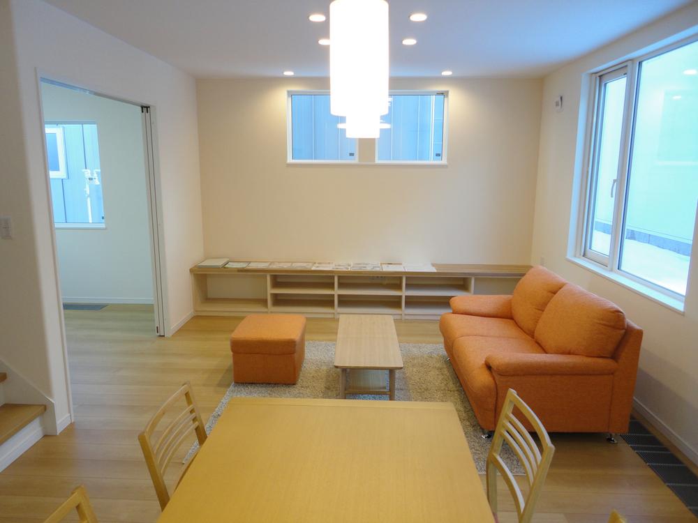 Living. Colony local living introspection. Also equipped with storage and the difficulty of the TV stand.