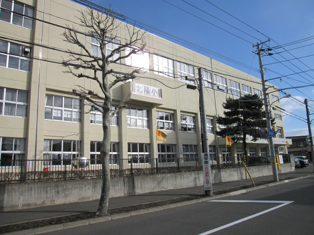 Primary school. 600m to Sapporo Municipal Hokuyo elementary school (elementary school)