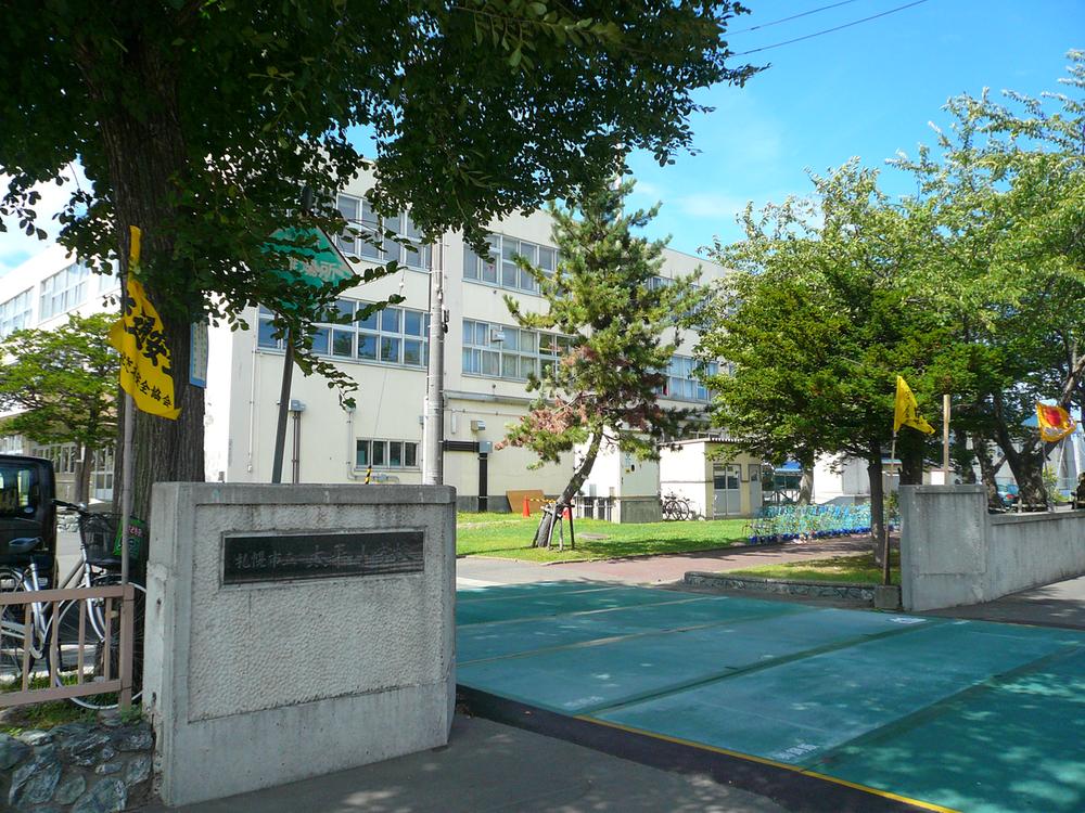 Primary school. 80m to Sapporo Municipal Taiping Elementary School