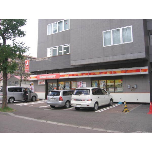 Convenience store. Thanks Sapporo Kita Article 9 West store (convenience store) to 217m