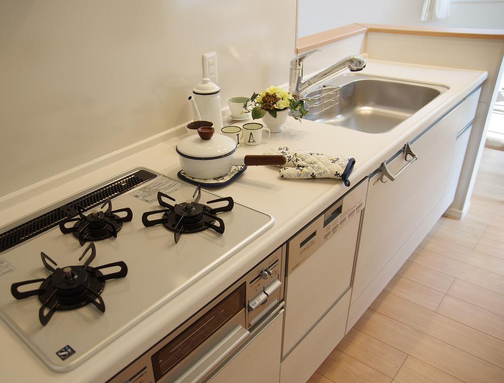 Kitchen. The kitchen is equipped with happy dishwasher (No. 10 locations)