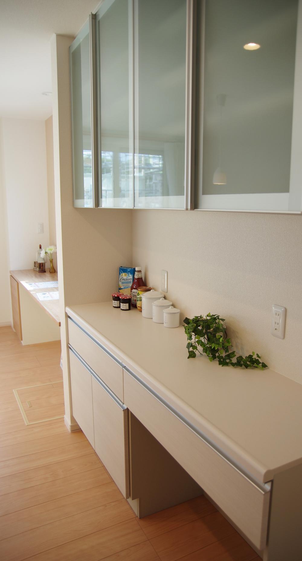 Kitchen. Functional cupboard that can store plenty. So are prepared the trash space kitchen will Katazuki clean (No. 10 locations)