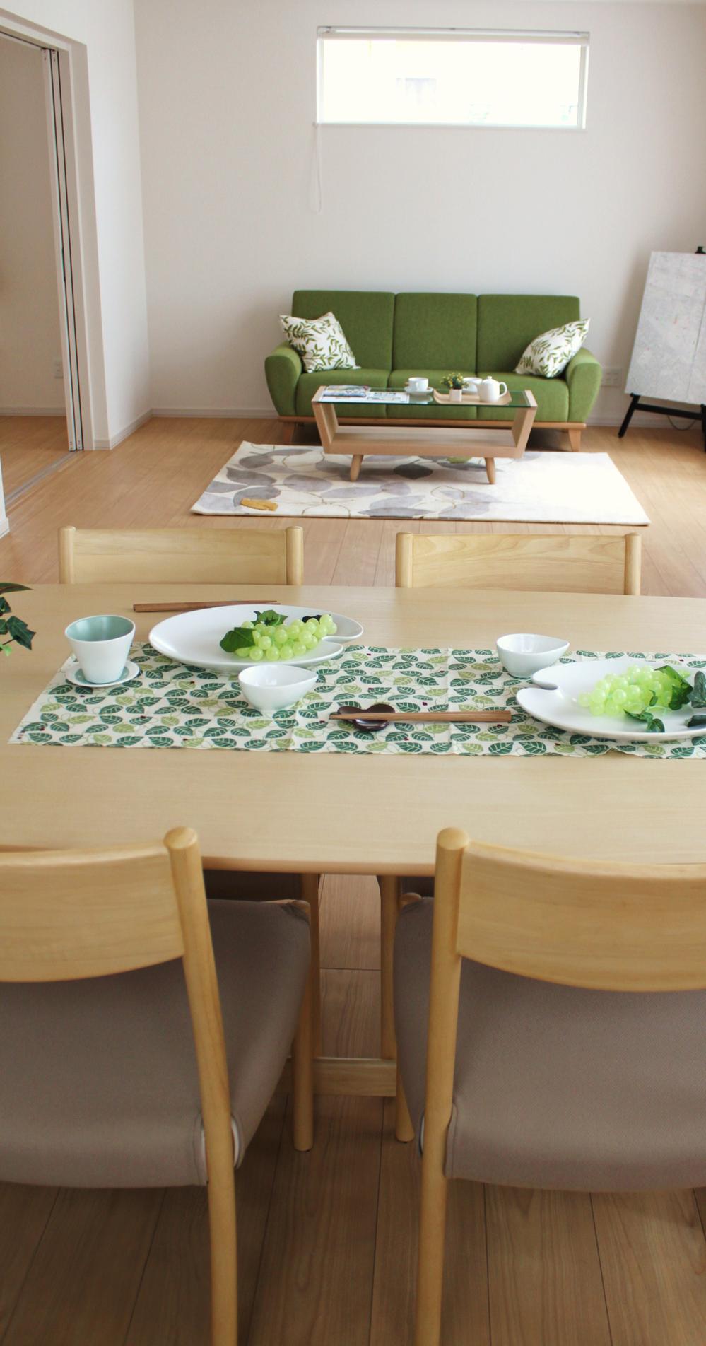 Living. Coordination furnished living. (No. 10 locations)