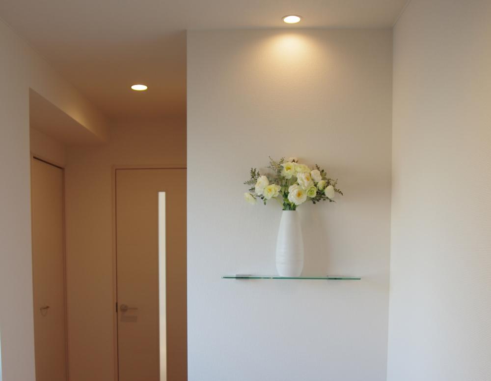 Entrance. Decorate the glass shelf of the front on the entrance bright welcome (No. 10 locations)