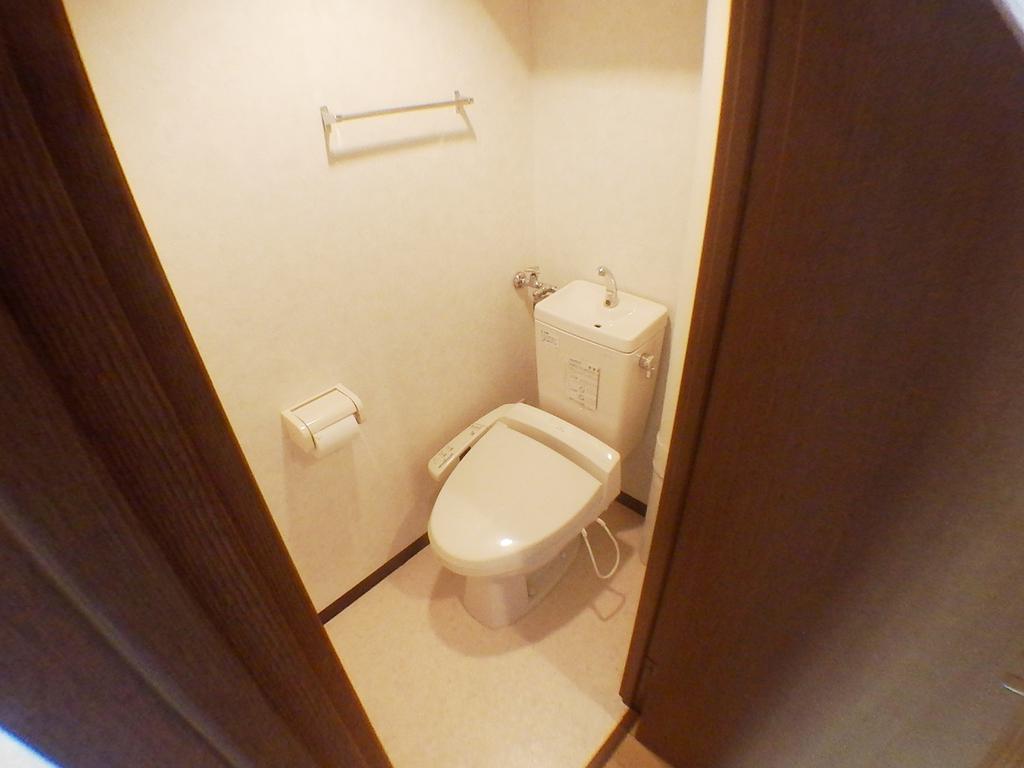 Toilet. Another angle is ☆ 