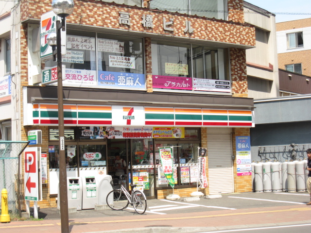 Convenience store. Seven-Eleven Sapporo Aso-cho 6-chome up (convenience store) 326m