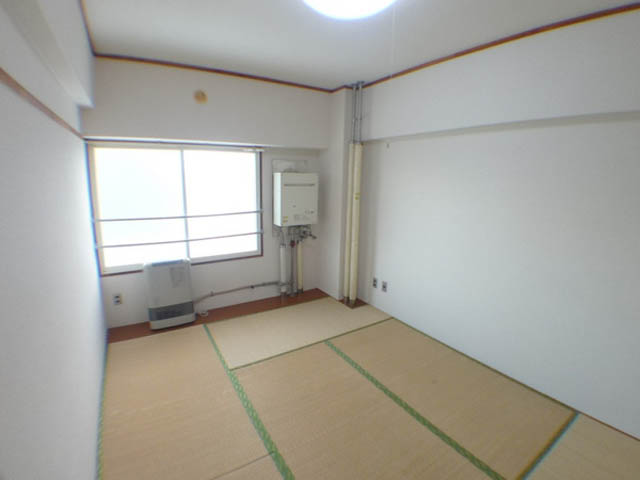 Living and room. Is a Japanese-style room (2). 