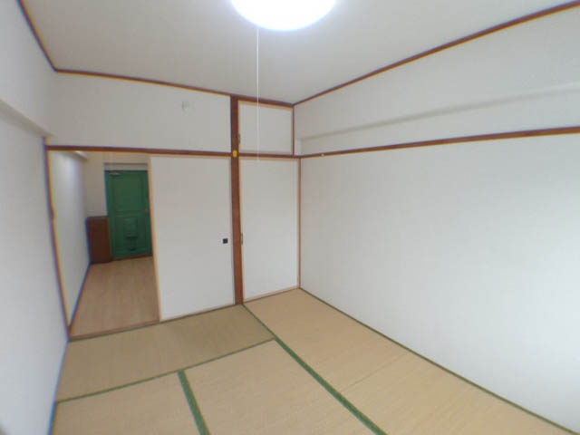 Other room space. Is a Japanese-style room. 