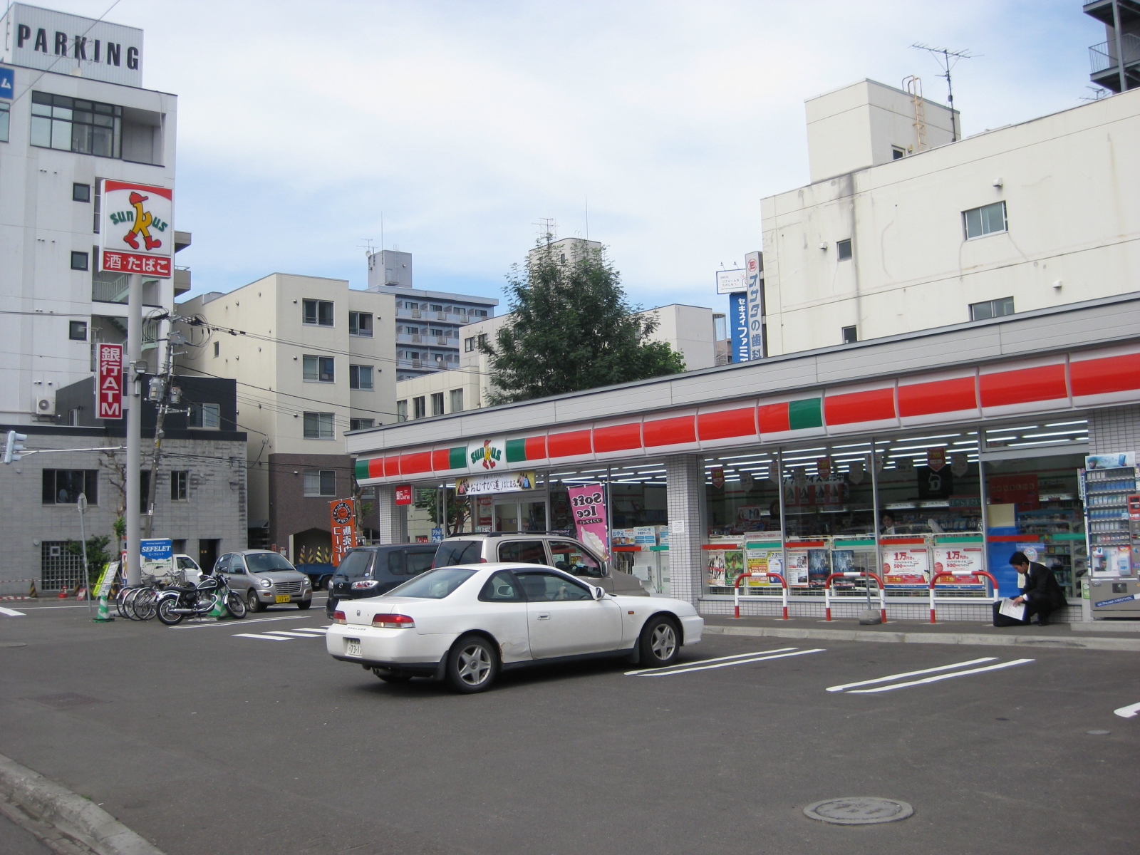 Convenience store. Thanks Hokkaido pre-university store up (convenience store) 50m